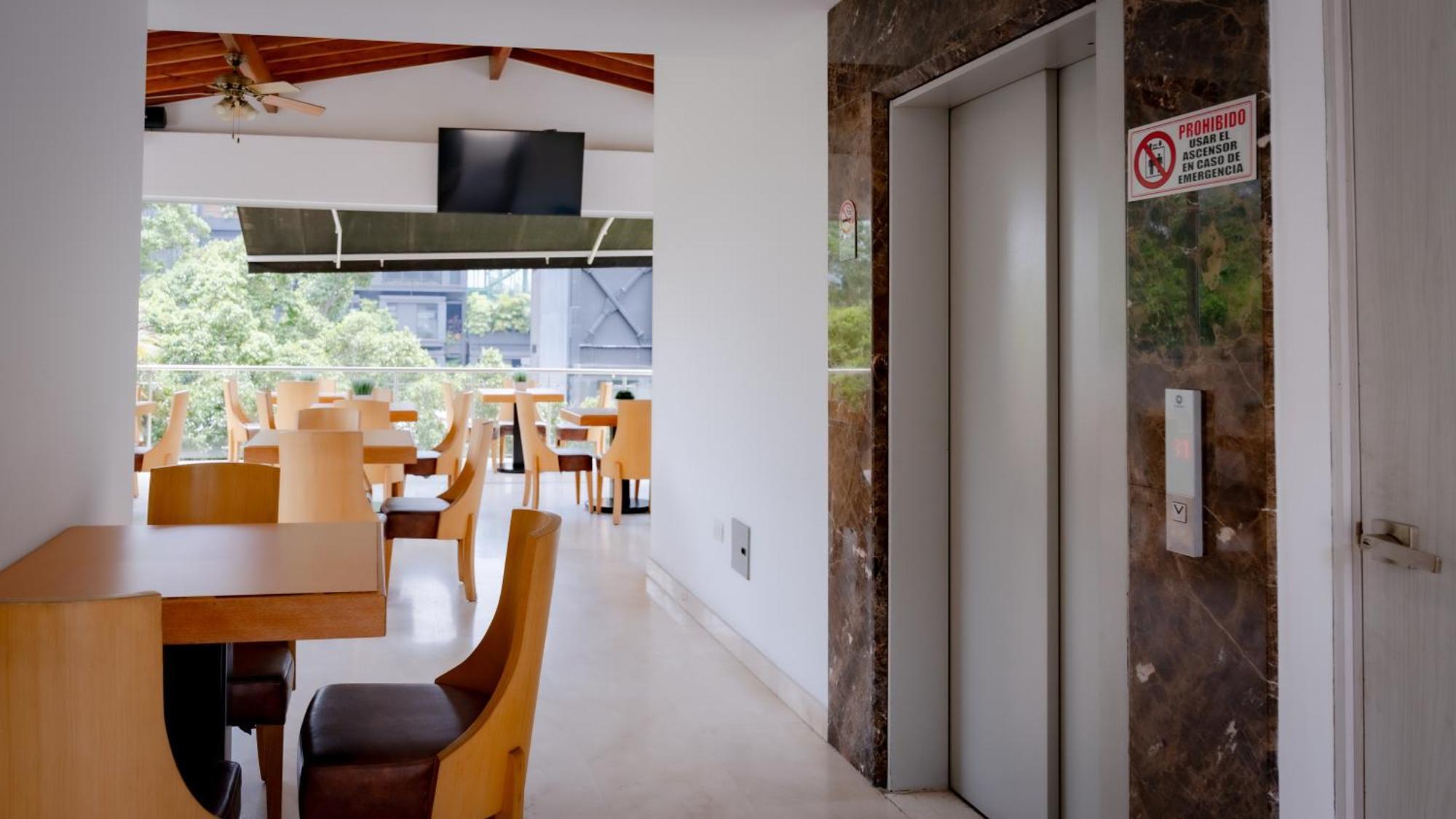 Hotel Madeiro Medellin Exterior photo